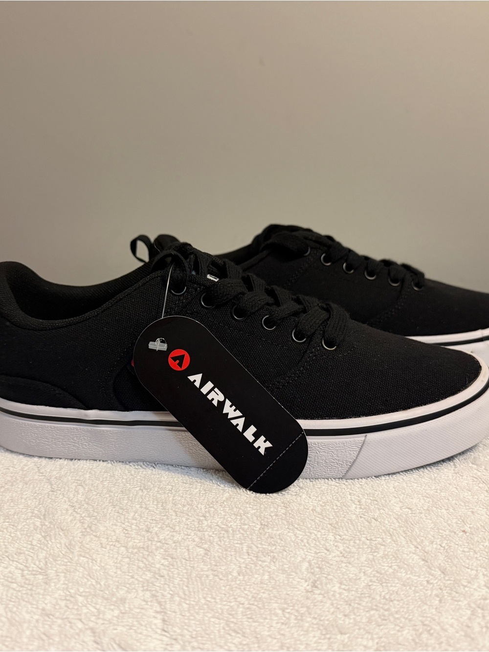 Airwalk Men's Black Canvas Low-Top Sneakers with White Sole